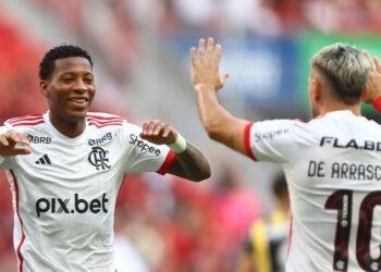 Gonzalo Plata será titular en Flamengo ante Internacional por el Campeonato Brasileño