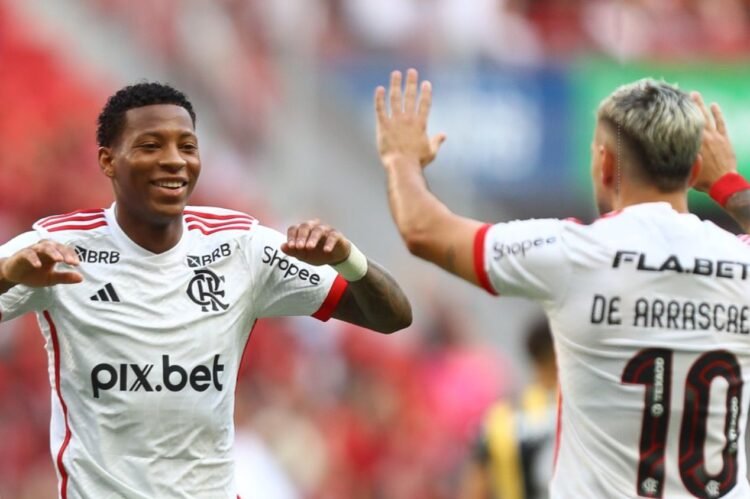 Gonzalo Plata será titular en Flamengo ante Internacional por el Campeonato Brasileño