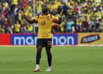 Enner Valencia celebra uno de los goles anotados en la victoria de Ecuador sobre Venezuela en las Eliminatorias