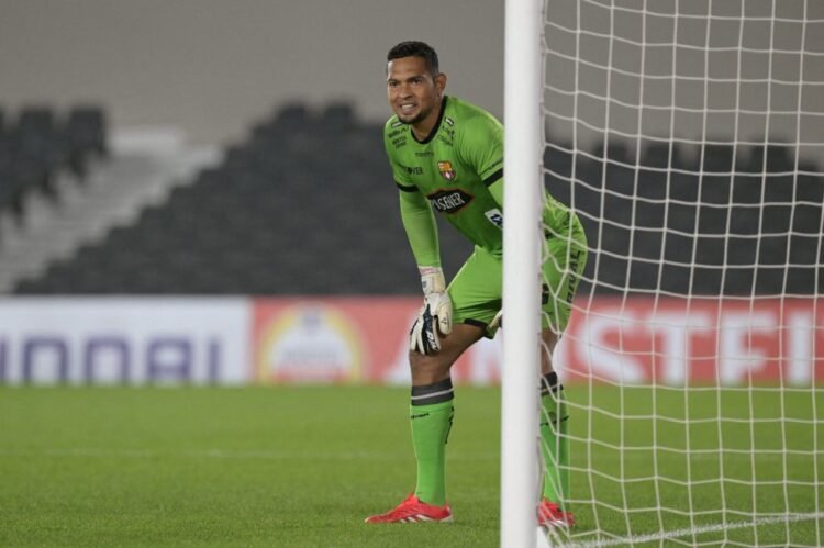 José Contreras brilla y salva al Barcelona en Buenos Aires con una actuación histórica