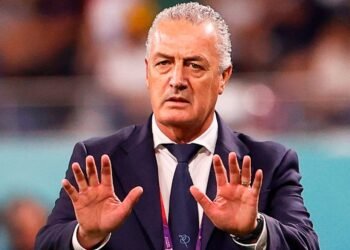 Conoce cuánto le debe la Federación Ecuatoriana de Fútbol a Gustavo Alfaro