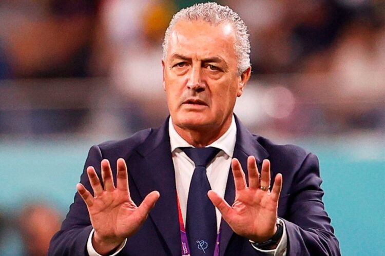 Conoce cuánto le debe la Federación Ecuatoriana de Fútbol a Gustavo Alfaro