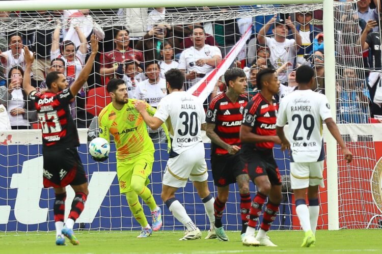 Sin Gonzalo Plata, Flamengo empata con LDU en la Libertadores