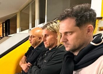 Sebastián Beccacece assistiu ao jogo entre Botafogo e Internacional. Saiba mais sobre sua presença no Estádio Nilton Santos