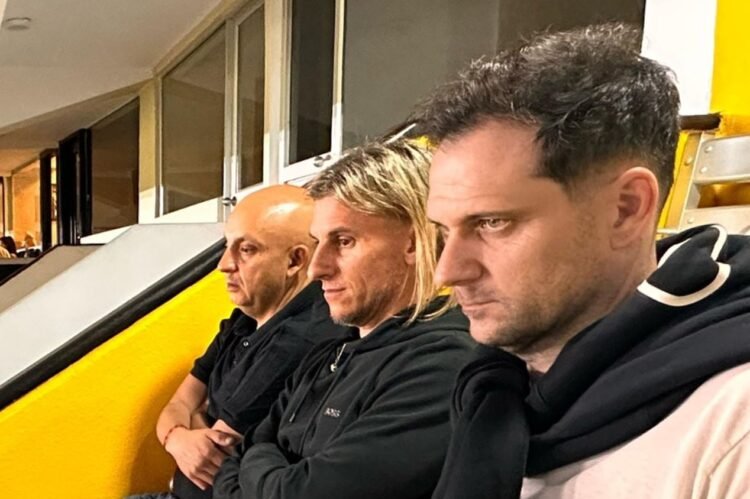 Sebastián Beccacece assistiu ao jogo entre Botafogo e Internacional. Saiba mais sobre sua presença no Estádio Nilton Santos