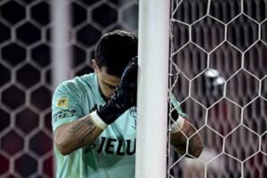Willian Pacho y Hernán Galindez podrían ser campeones con Paris Saint-Germain y Huracán este fin de semana