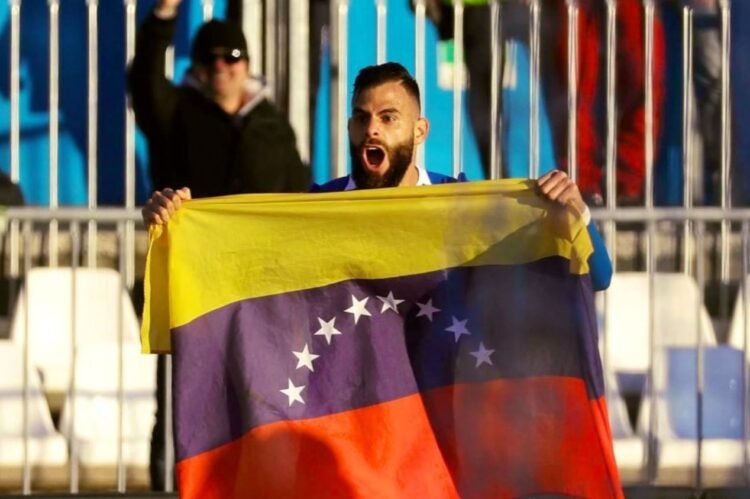 Universidad Católica avanza en la Sudamericana con gol de Chancellor y actuación estelar de Romo