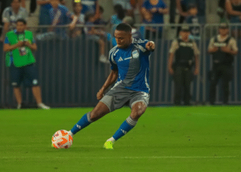Cristhian Valencia aún celebra el gol marcado ante Independiente del Valle