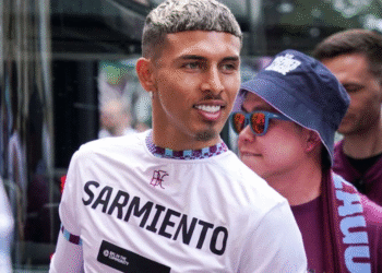 En primer lugar, el sitio web 593fut.com descubrió que el delantero de 22 años Jerymy Sarmiento aún tiene un futuro incierto en el fútbol inglés.