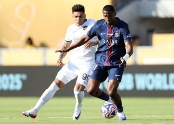 Willian Pacho no pudo evitar la derrota del PSG ante Botafogo en el Mundial de Clubes