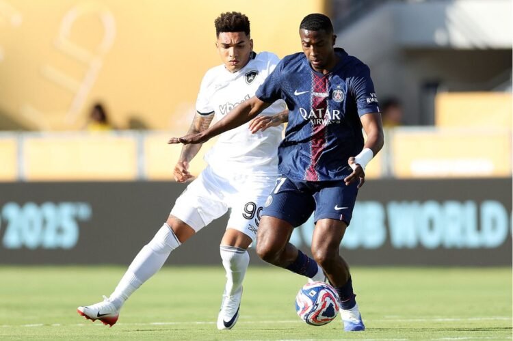 Willian Pacho no pudo evitar la derrota del PSG ante Botafogo en el Mundial de Clubes