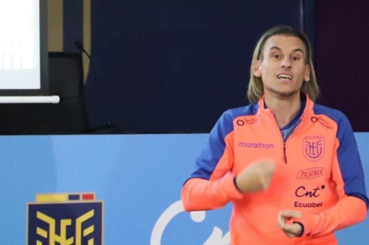 La FCF prioriza a Sebastián Beccacece para la selección chilena y tiene a Fernando Batista como alternativa.