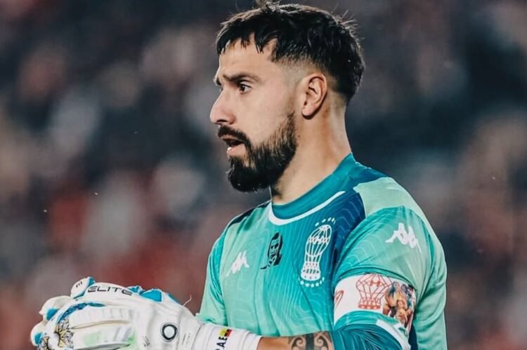 Hernán Galíndez, de Huracán, podría enfrentar a un equipo brasileño en los octavos de final de la Copa Sudamericana