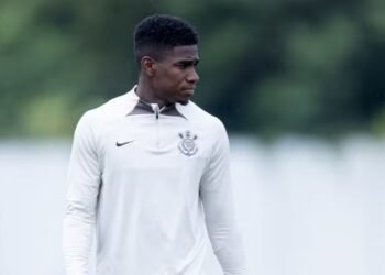 Entiende por qué Félix Torres no ha jugado en el Corinthians