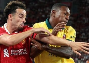 Pervis Estupiñán debutó con el Milan en amistoso ante el Liverpool: mira sus números