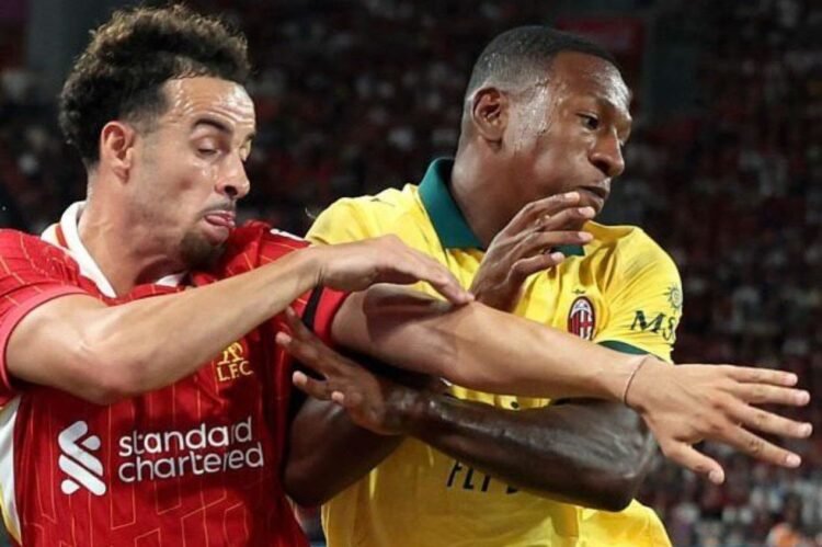 Pervis Estupiñán debutó con el Milan en amistoso ante el Liverpool: mira sus números