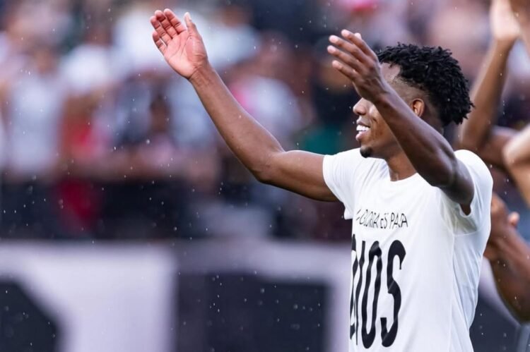 Andrés Hurtado incomodó, pero fue sustituido en la derrota del Bragantino ante Botafogo en la Copa de Brasil