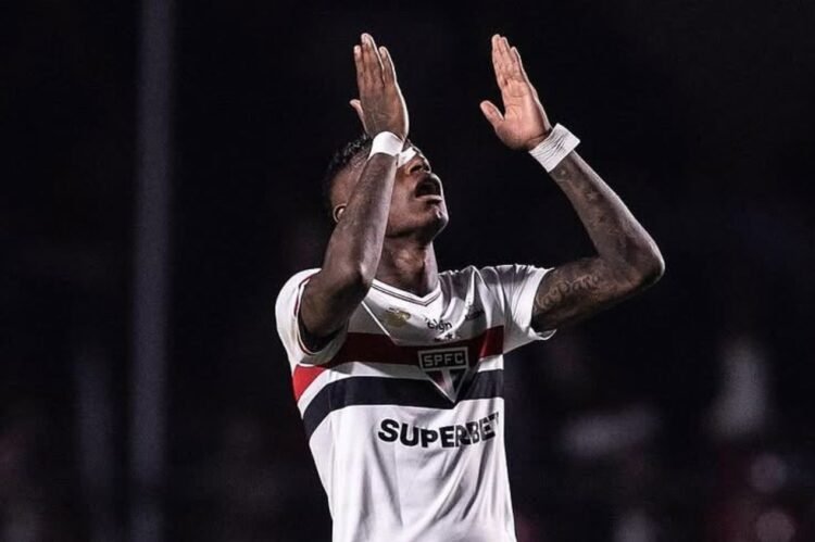 Robert Arboleda brilla en la defensa y asegura la victoria del São Paulo sobre Juventud en el Brasileirão