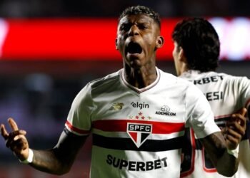 Robert Arboleda cometió un error en una jugada crucial, poniendo en peligro el empate del São Paulo contra el Bragantino