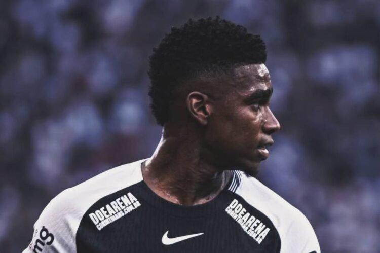 Improvisado, Félix Torres falla y se convierte en villano en el clásico contra São Paulo