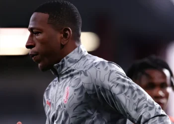 Estupiñán gana espaço en el Milan