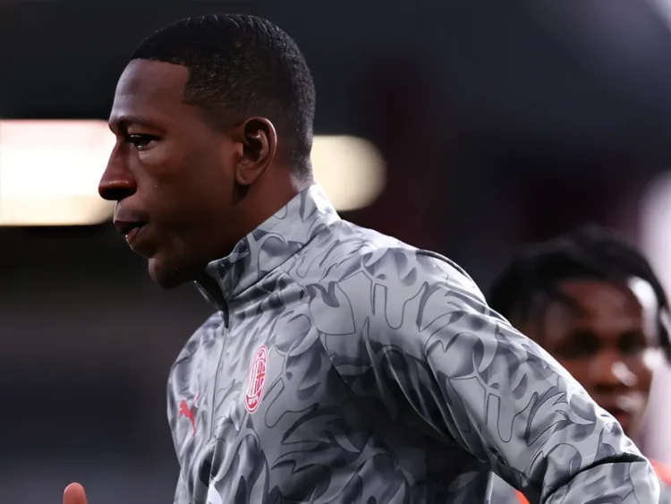 Estupiñán gana espaço en el Milan