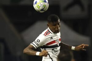 Robert Arboleda brilla y sostiene al São Paulo en victoria dramática contra Athletico en la Copa de Brasil